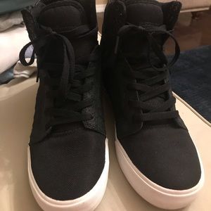 Black hightop Supras